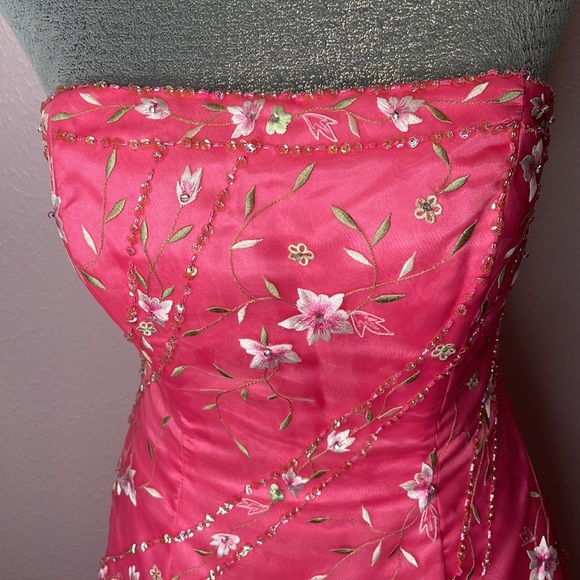 Alyce Strapless Prom Dress - Picture 4 of 12